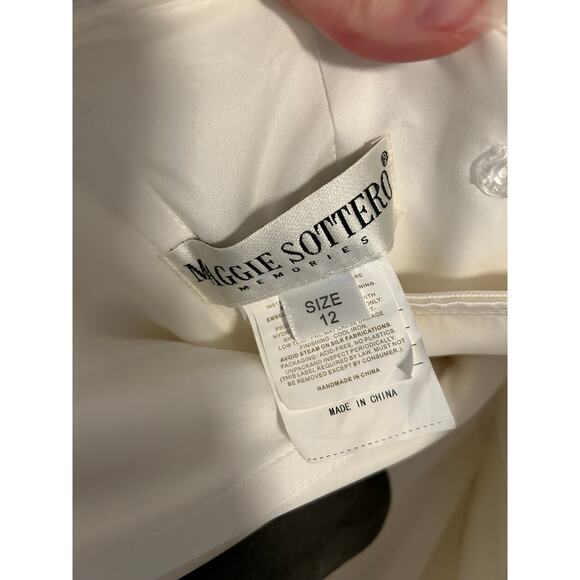 Maggie Sottero Ivory Lottie Guipure Lace Gown - 12 - Picture 5 of 7